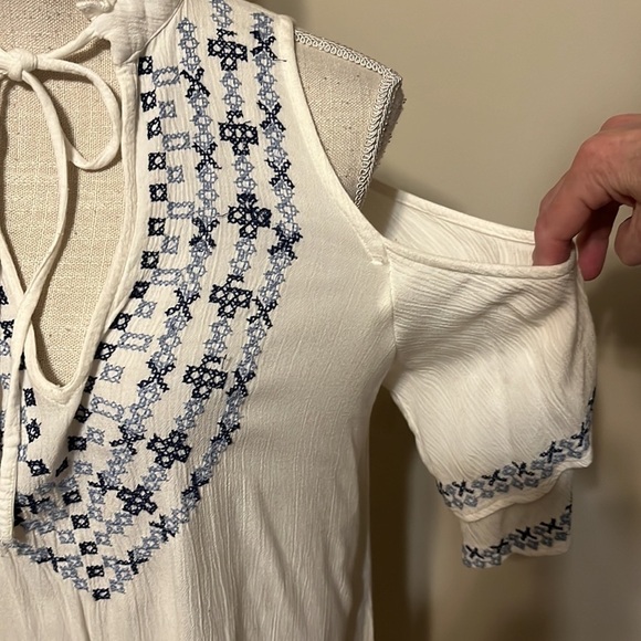 Blue Rain cold shoulder blouse , size medium - Picture 5 of 9